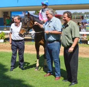 The winning owners with Princeton Tiger.